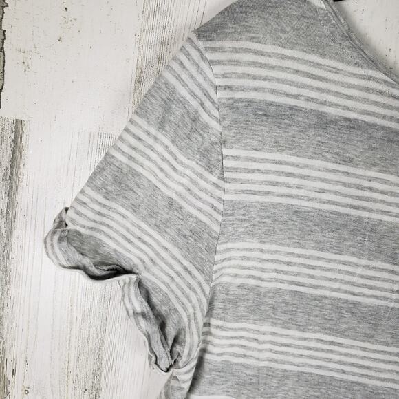 Aero Seriously Soft Perfect Gray & White Striped Tee Women's Size Small - Picture 9 of 11